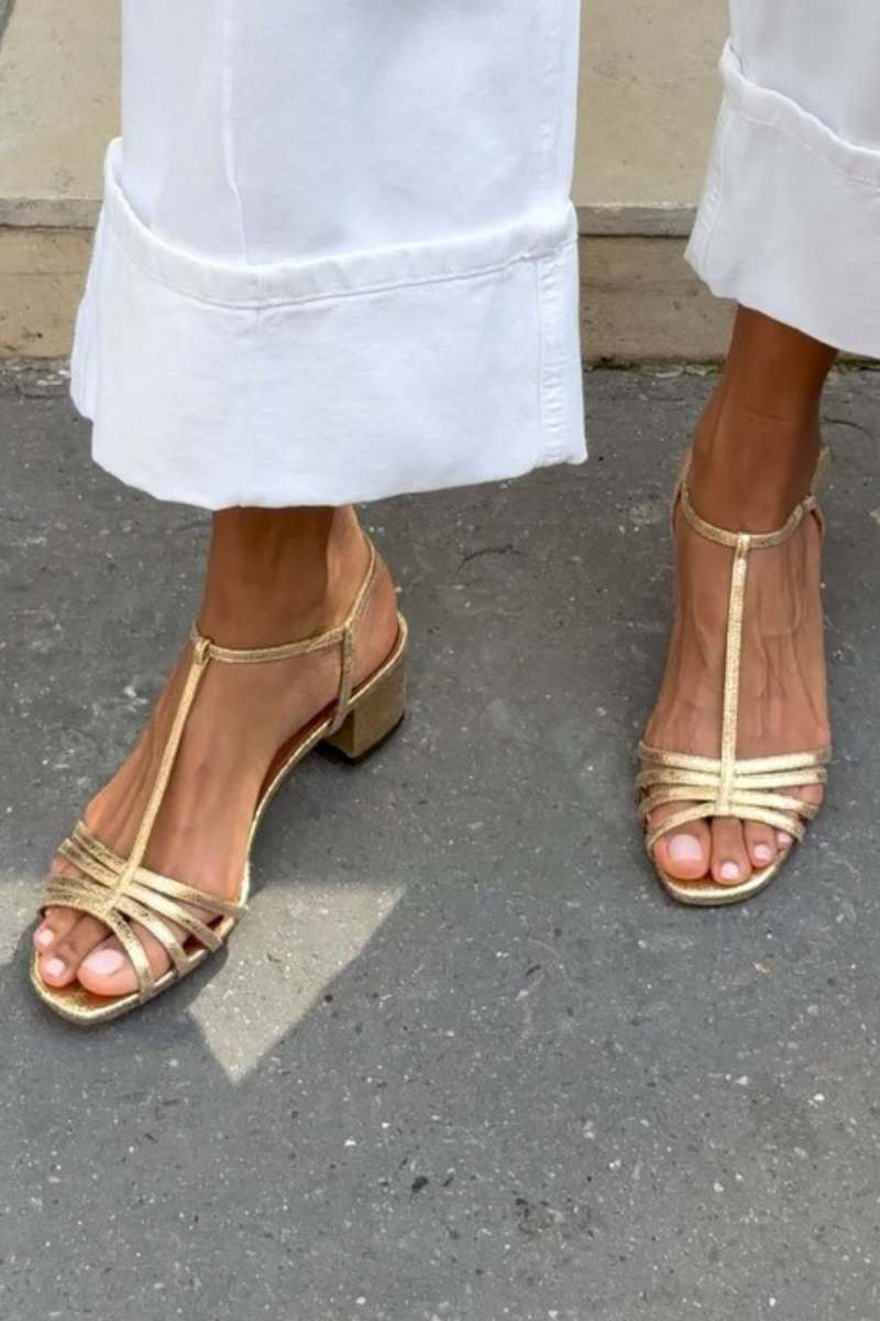 Lecce | Sandalias Doradas con Tacón Bajo - Glamour Sutil y Confort para Todo el Día