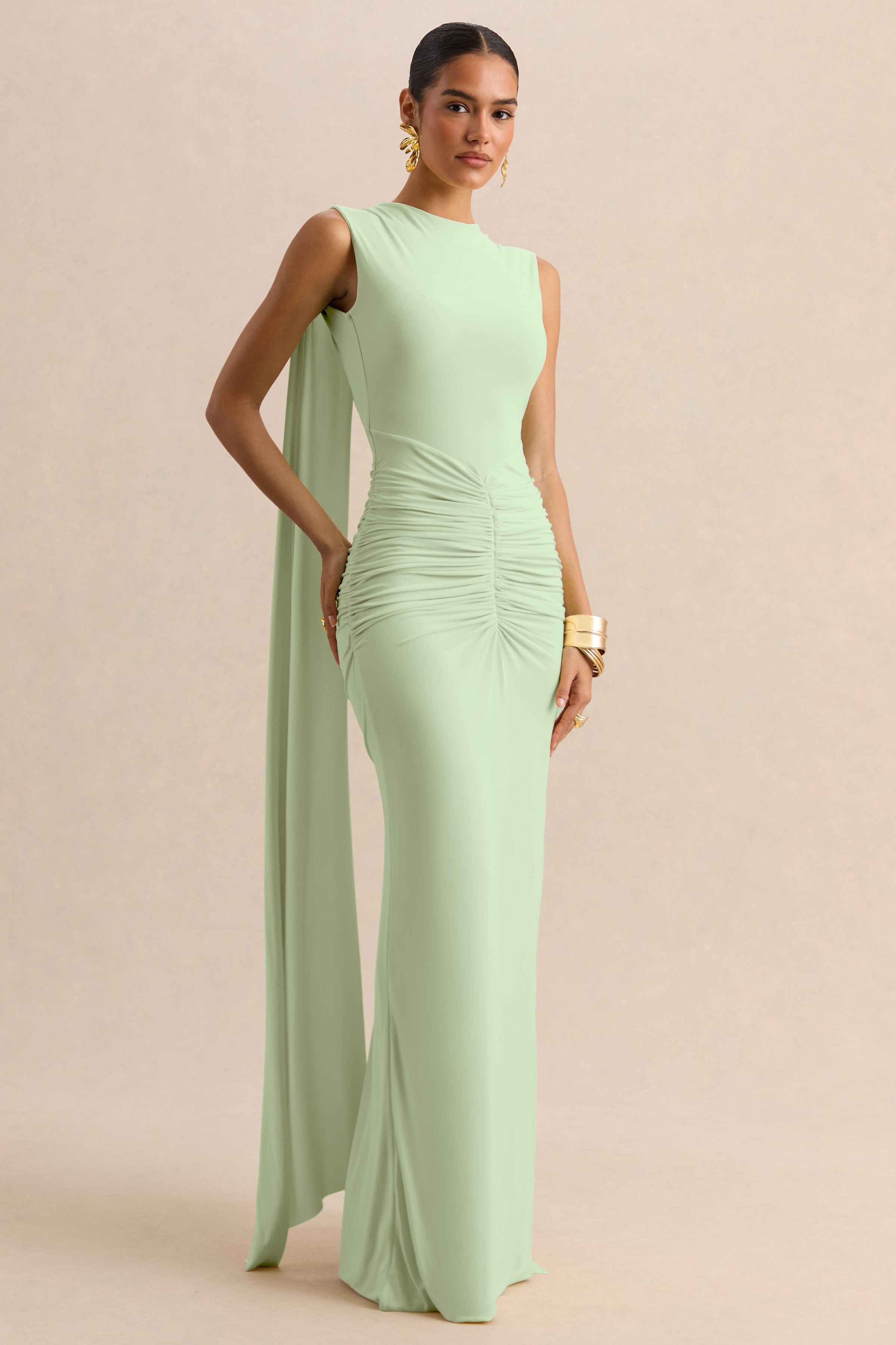 Vestido largo verde menta en tela Chantilly