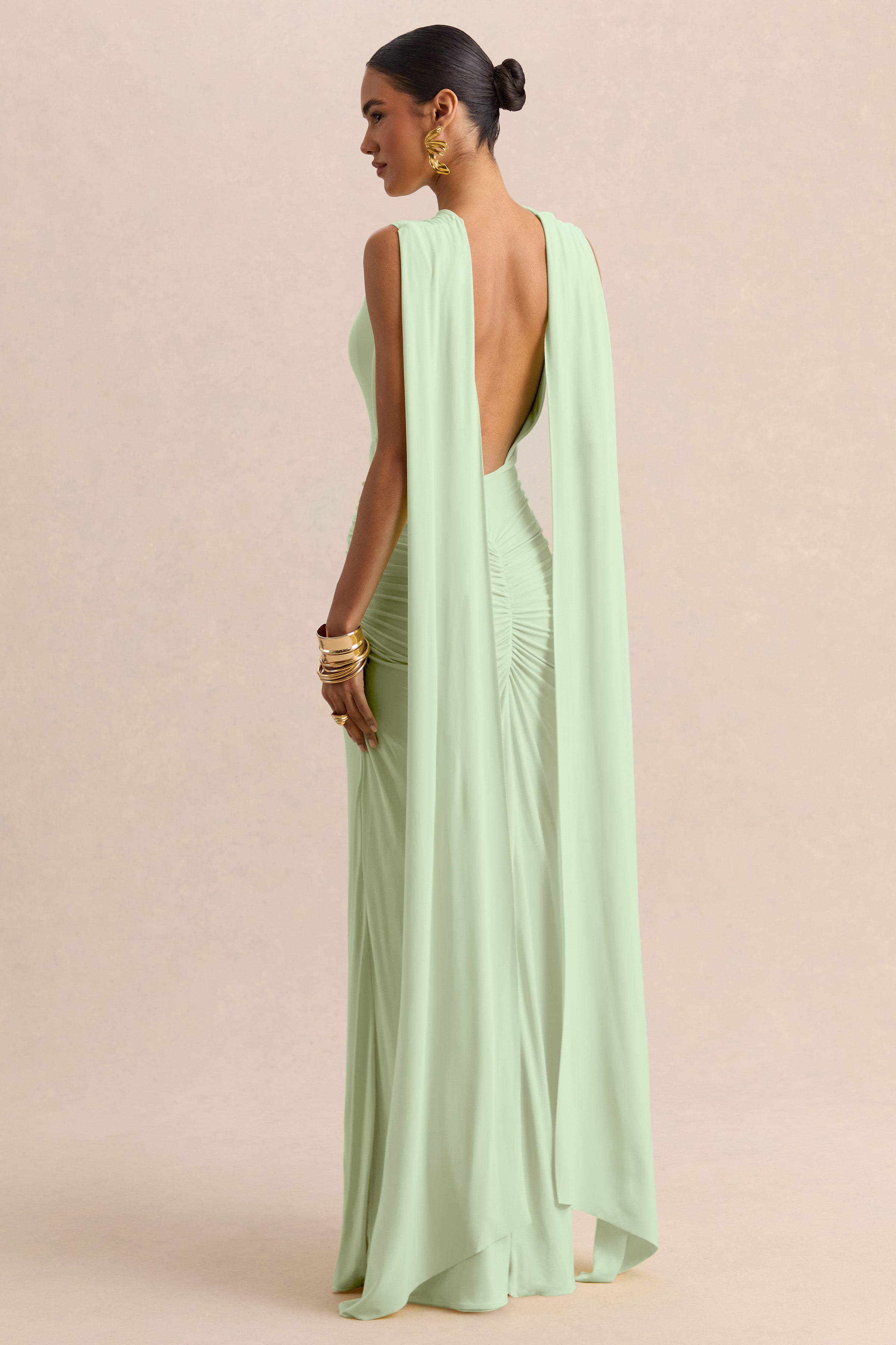 Vestido largo verde menta en tela Chantilly