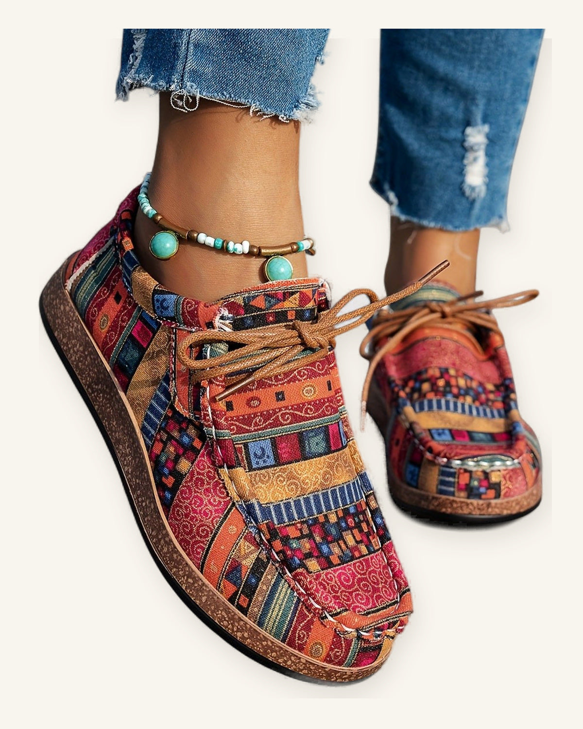Altea | Zapatillas de confort con estampado bohemio sobre fondo marfil