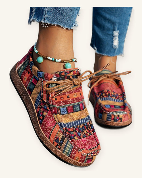 Altea | Zapatillas de confort con estampado bohemio sobre fondo marfil