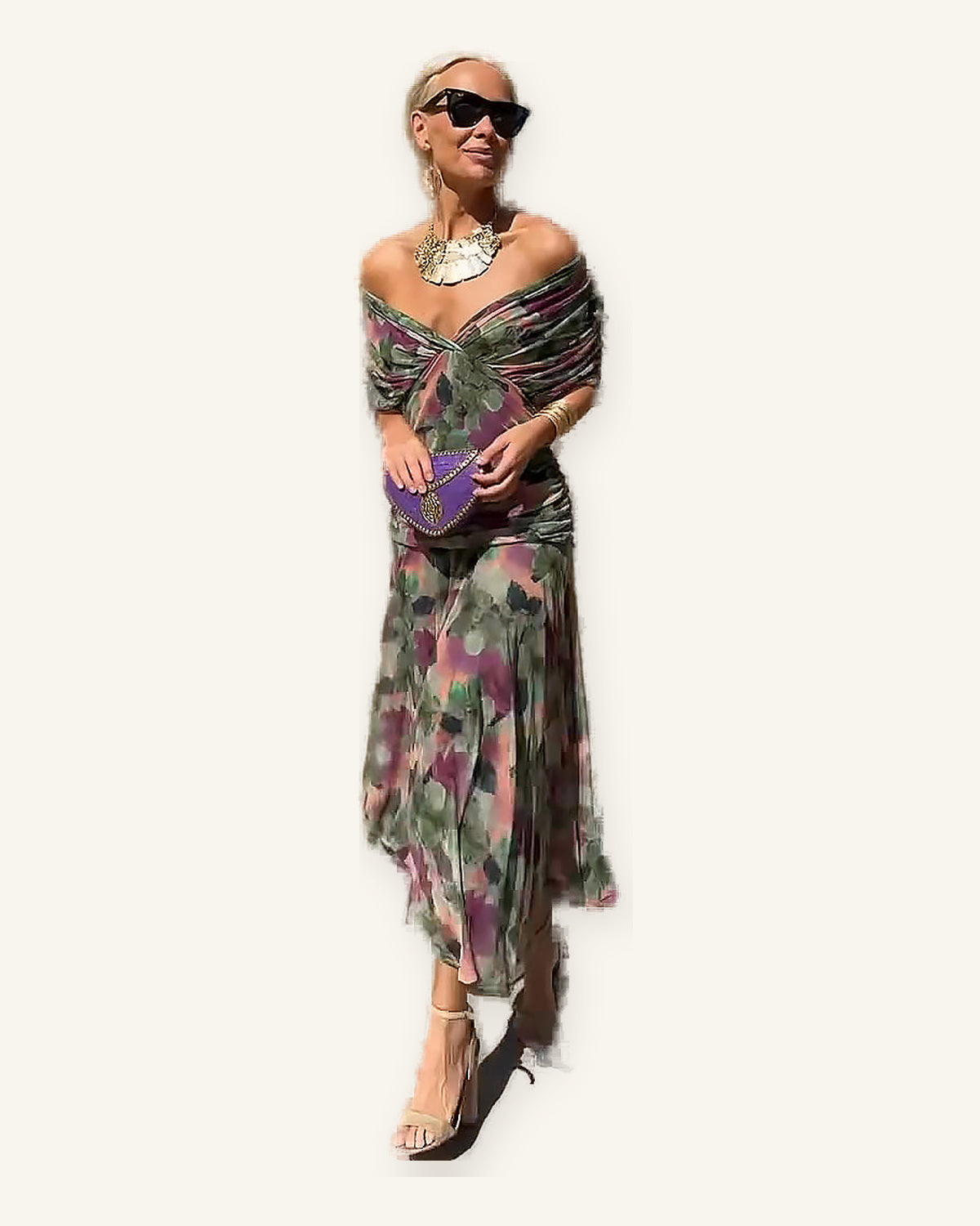 Cannes | Vestido Largo de Gala con Escote en V sobre fondo marfil
