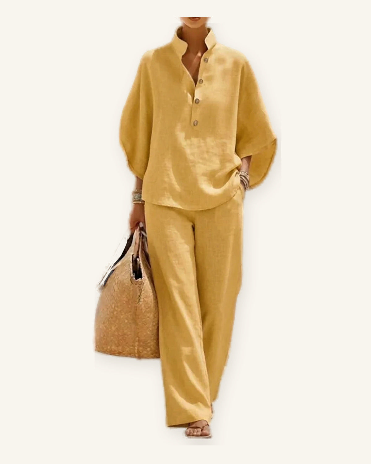 Vence | Conjunto de lino con mangas murciélago y pantalón ancho, elegante y cómodo sobre fondo marfil